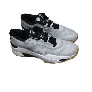 On Low-Top Tennis Shoes